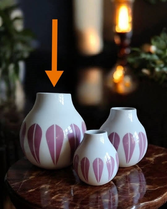 Porslinsvas med Lotusmönster