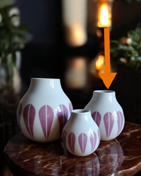 Porslinsvas med Lotusmönster