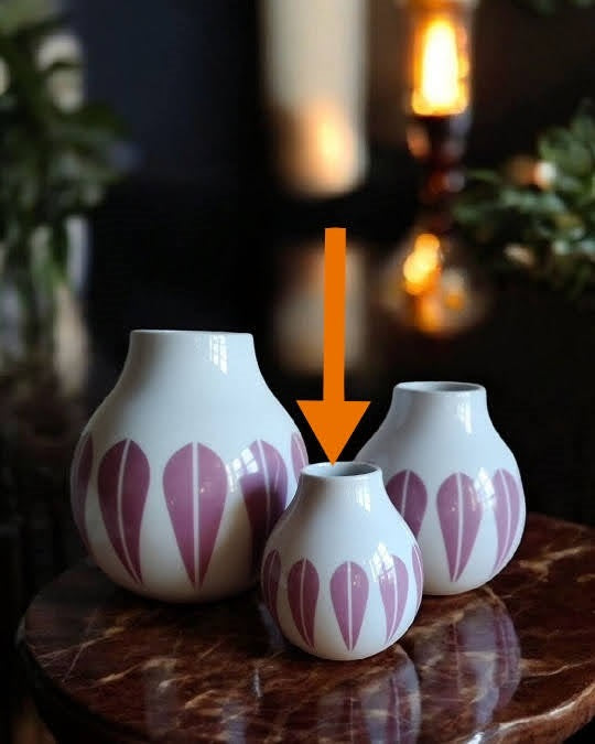 Porslinsvas med Lotusmönster