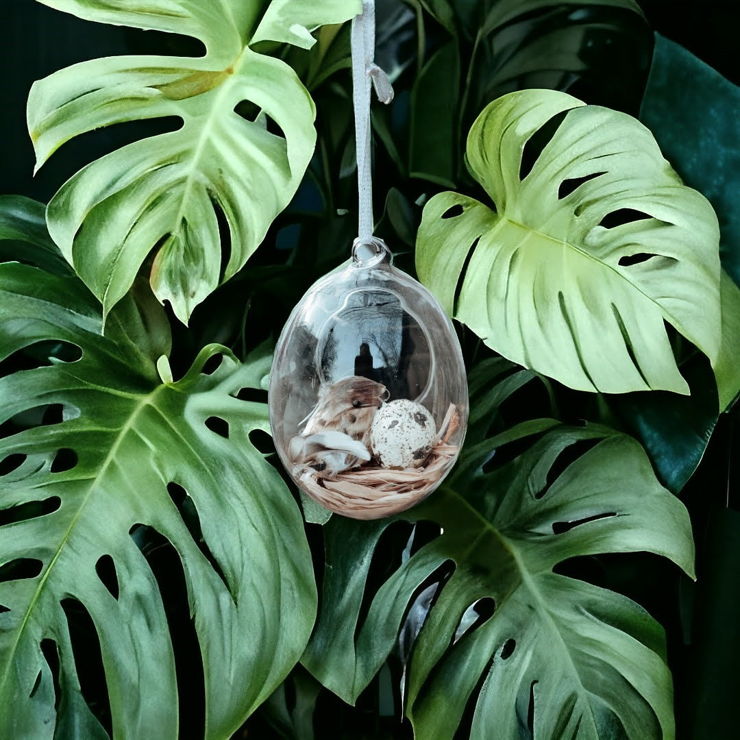 Vackert glashängande med fågel och ägg