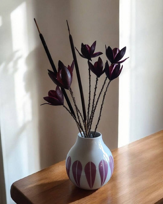Porslinsvas med Lotusmönster
