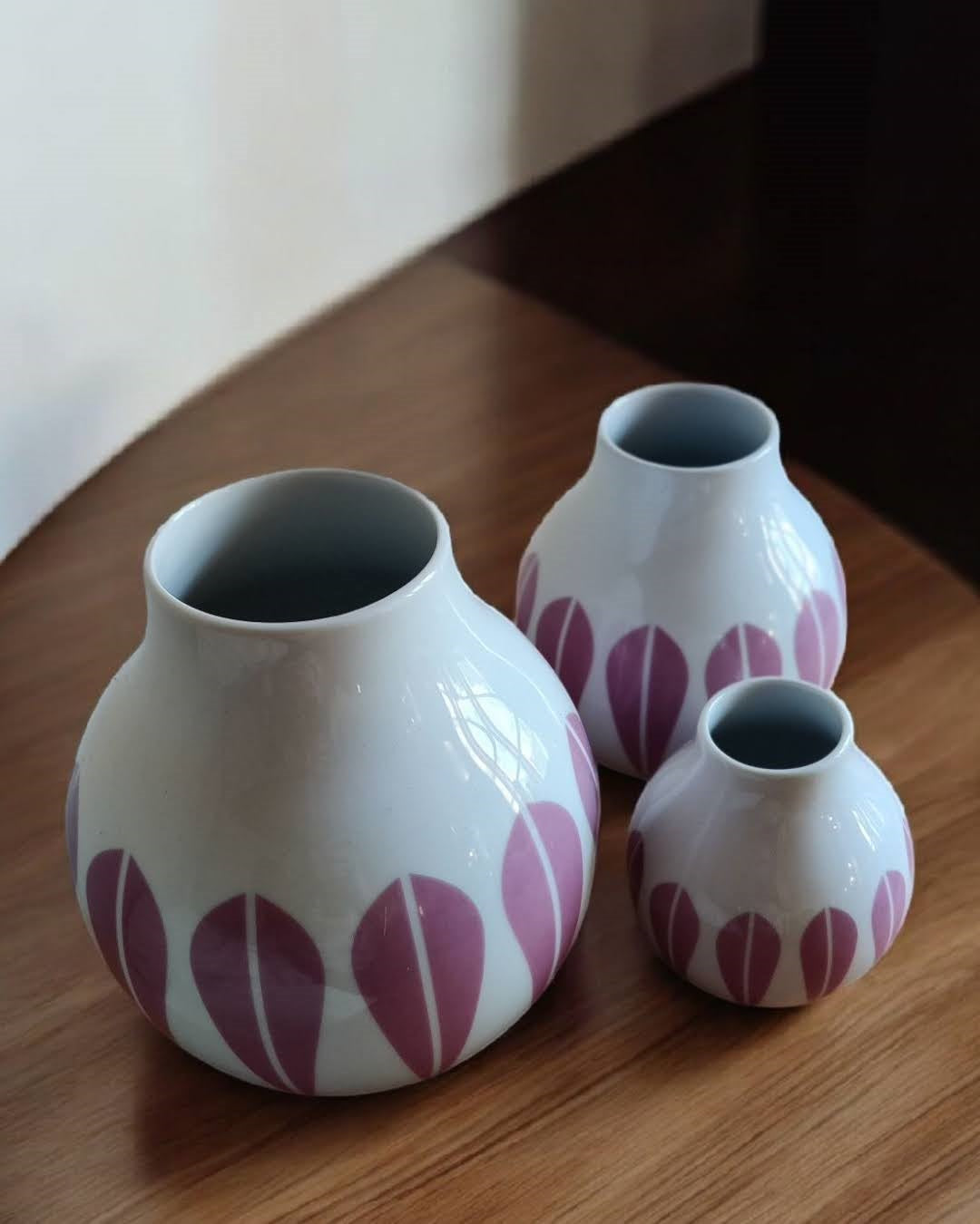 Porslinsvas med Lotusmönster