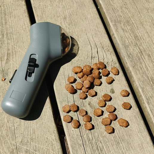 Snacksautomat – Kasta snacks i luften och se hundens glädje